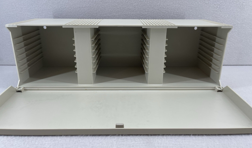 VTG Case Logic 30 Disc Wall Mount CD Storage Rack Beige Plastic Organizer